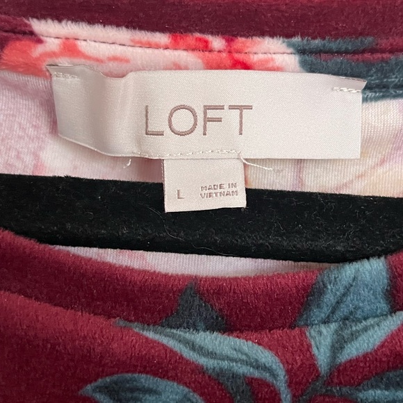 🪷LOFT Velvet Floral Round Neck Top - Picture 5 of 9